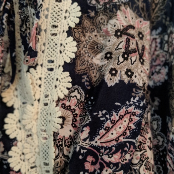 NWT Floral Cropped Tank - Picture 7 of 8